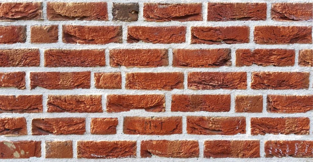 Illustratie van spouwmuurisolatie die het isolatiemateriaal tussen muurlagen toont voor betere energie-efficiëntie