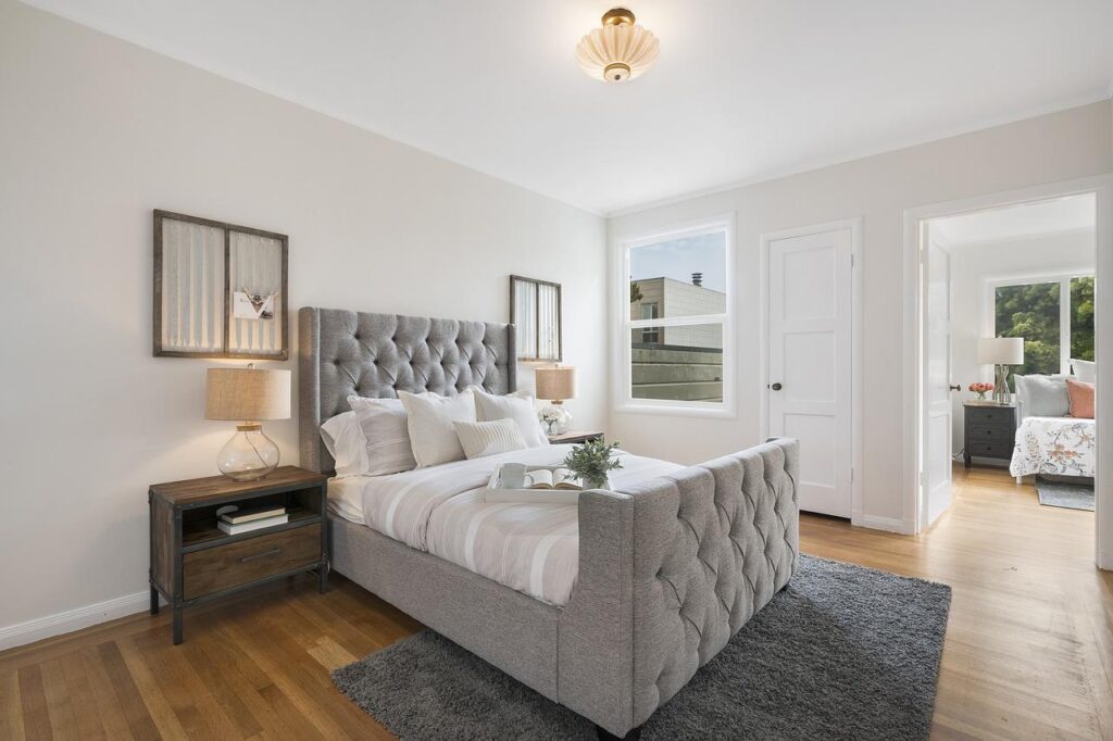 Zwart vloerkleed met stijlvolle veelzijdigheid in modern interieur met minimalistisch design