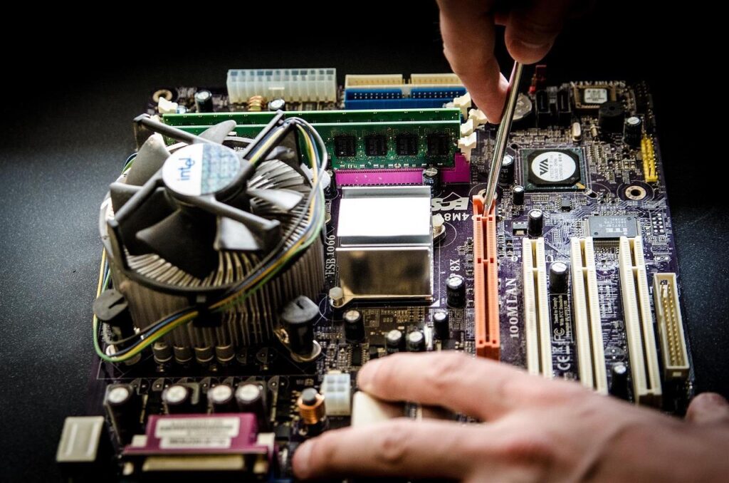 Computer reparatieservice Alkmaar - technici repareren laptop voor tijdige en professionele hulp
