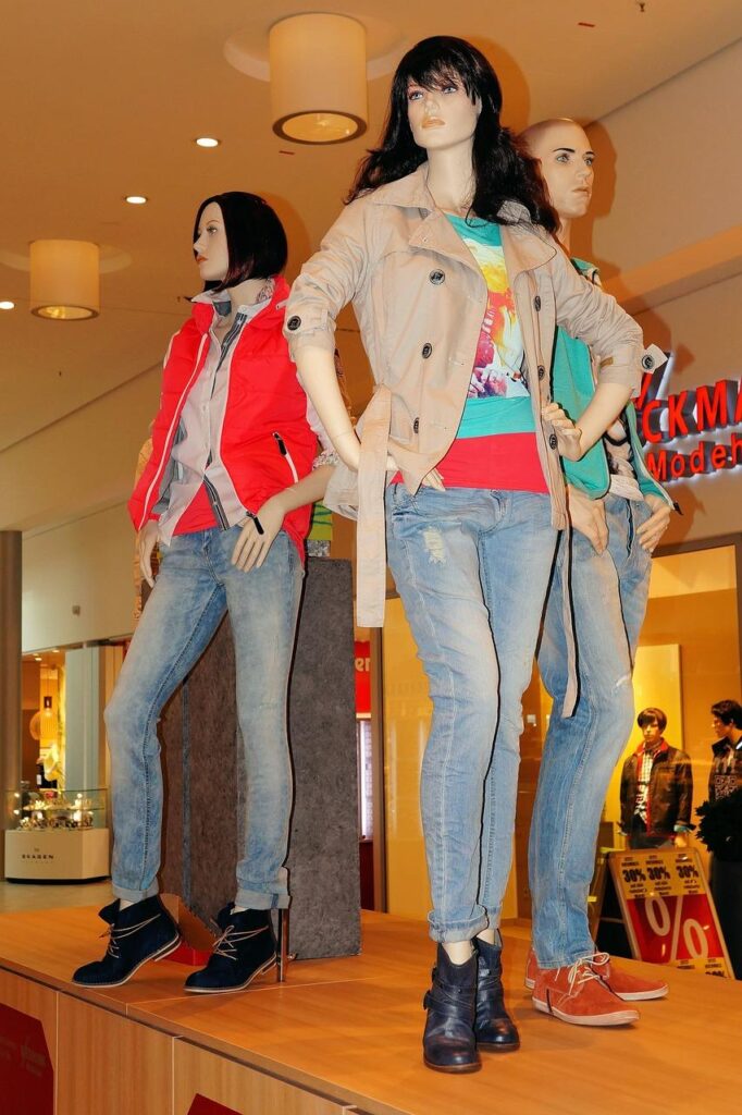 Damesmode collectie in Zoetermeer met stijlvolle kleding in moderne Nederlandse designstijl