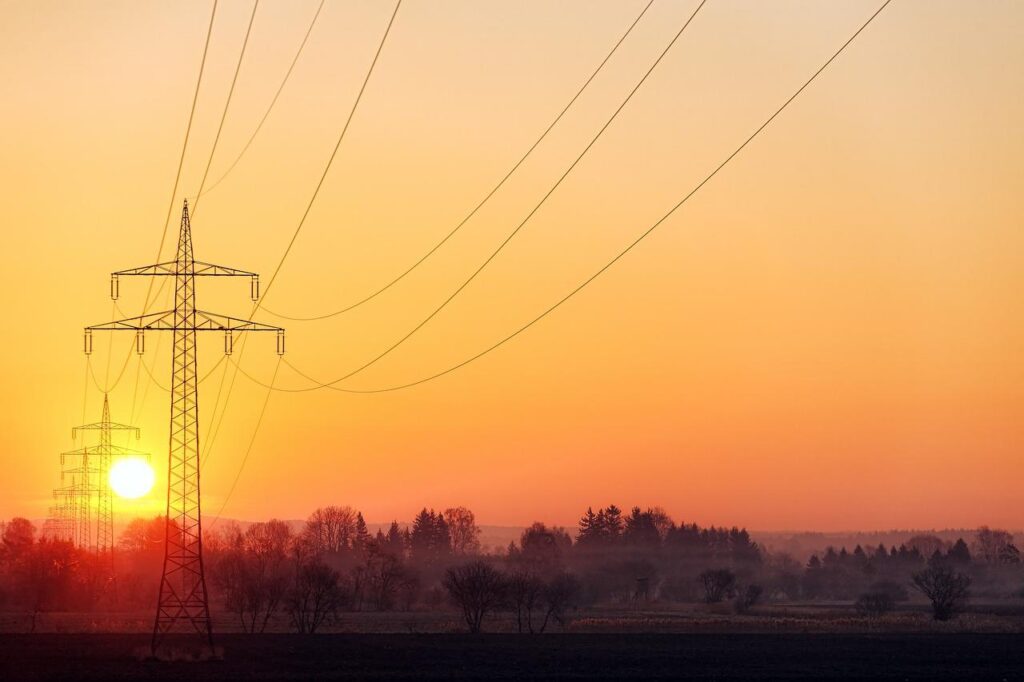Verduisterde winkelstraten in Tilburg tijdens de stroomstoring, illustratie van gevolgen voor de stad