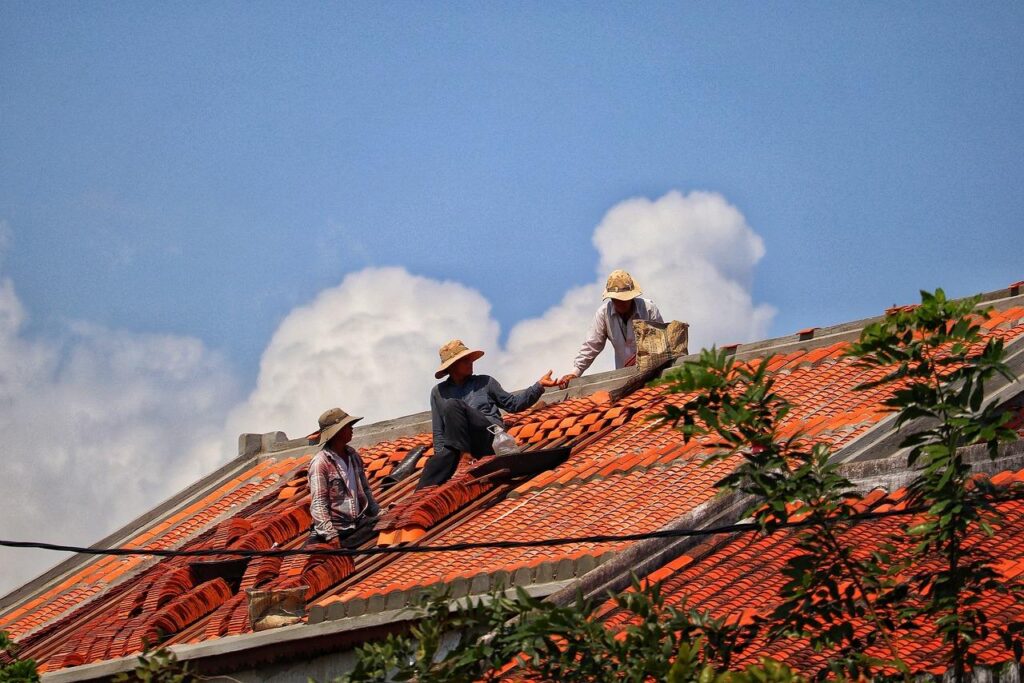 Professionele dakdekker in Roermond voert dakinspectie en onderhoud uit voor maximale huiswaarde en veiligheid
