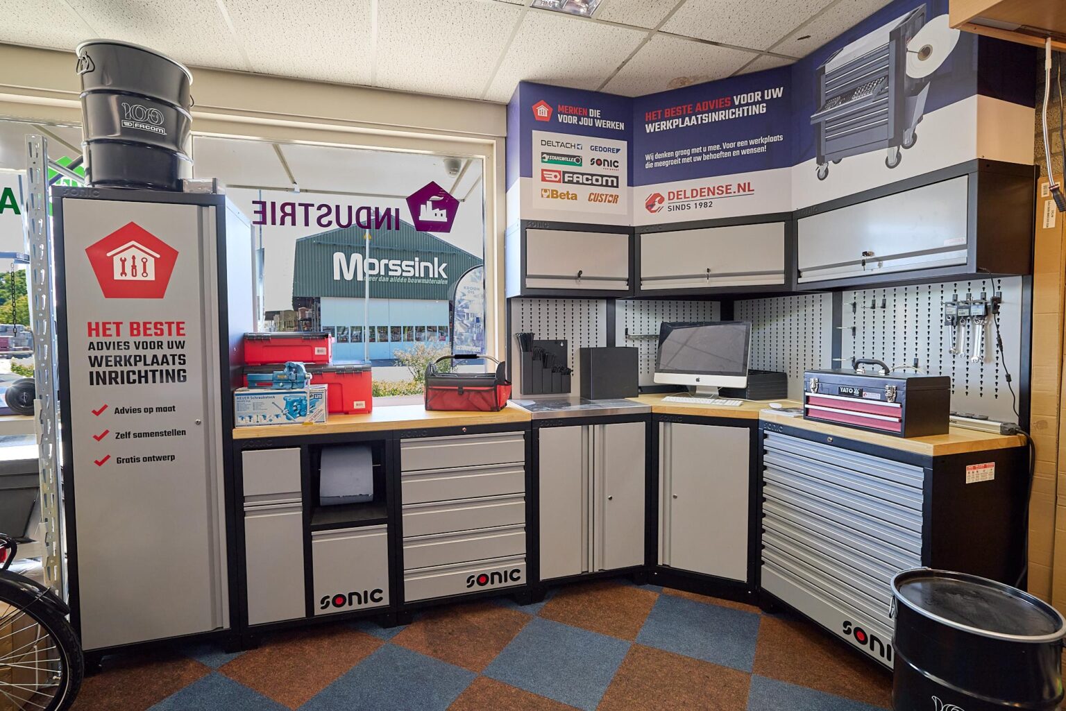 Professional werkplaatsinrichting setup met optimale indeling voor monteurs en garages